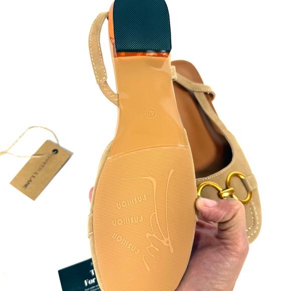 Harper & Lane Beige Suede Slingback Flats Gold Horsebit Low Heel Size 40 New - Picture 4 of 13
